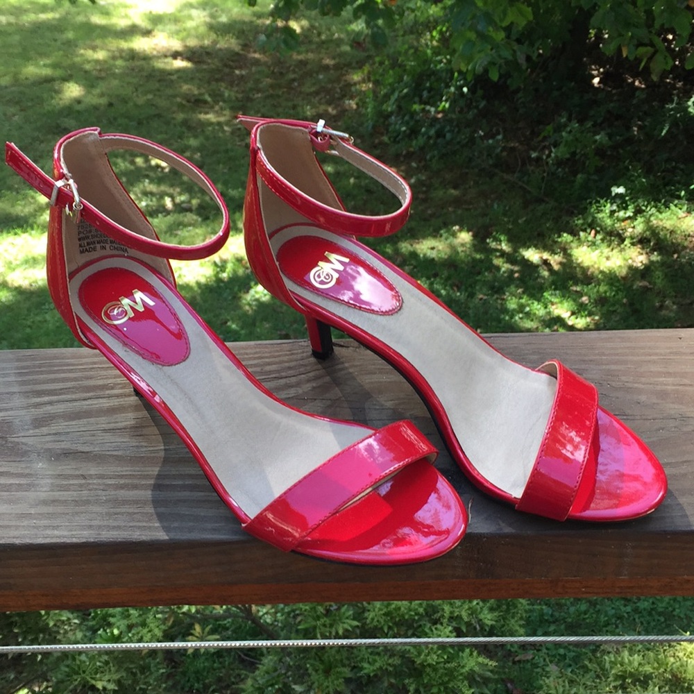 Red Kitten Heels 👠